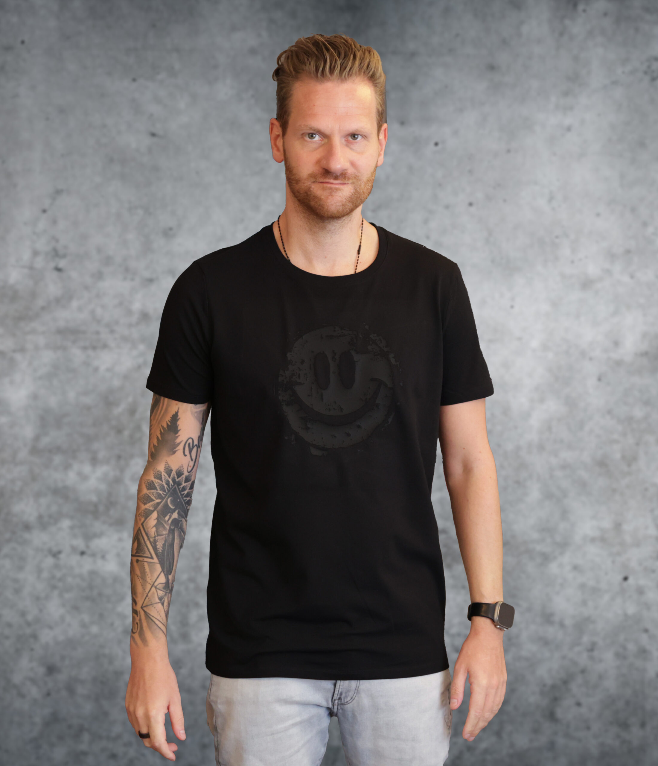 Essential Damaged smiley T-Shirt 190 GSM – Bild 2