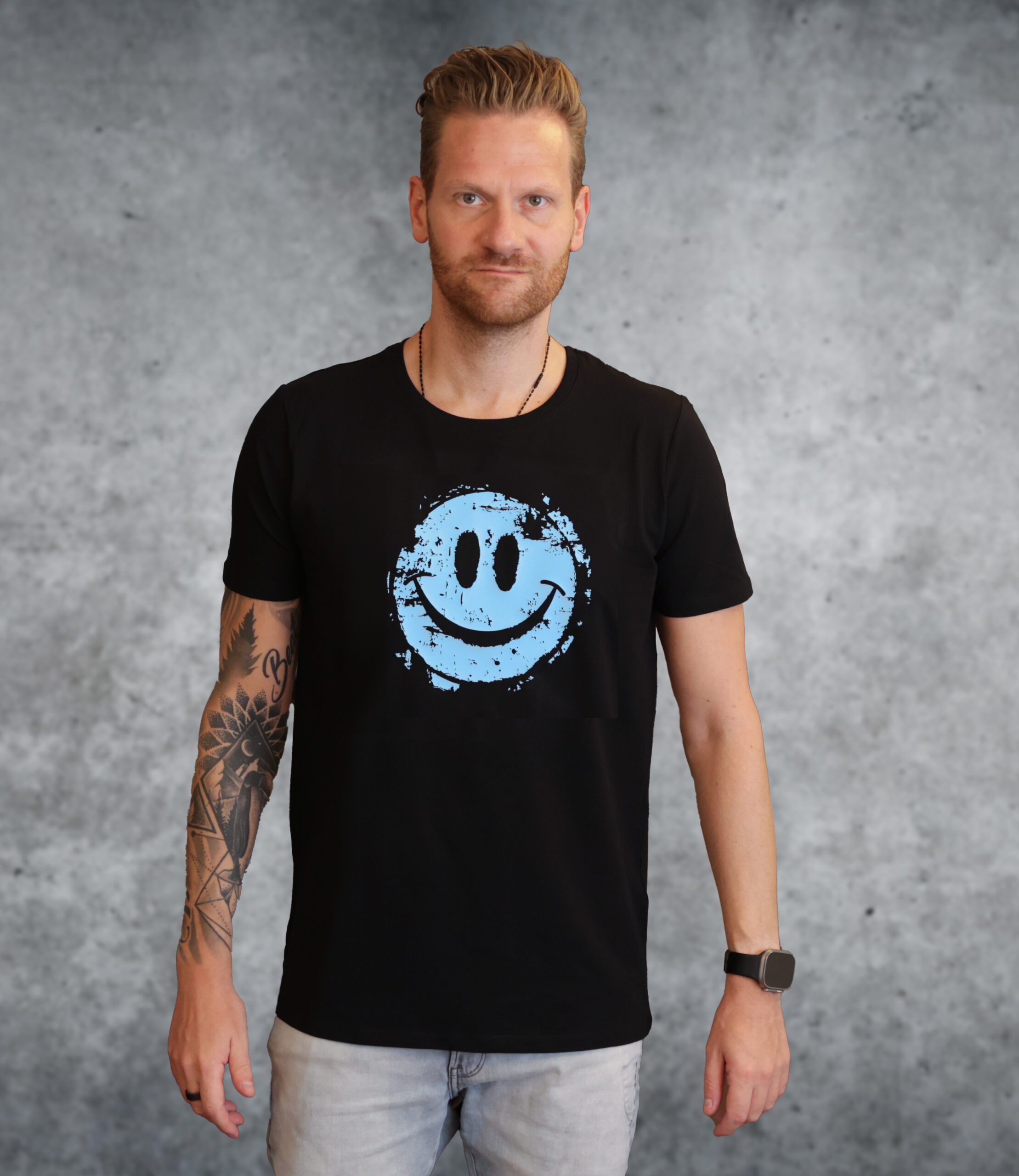 Essential Damaged smiley T-Shirt 190 GSM – Bild 4