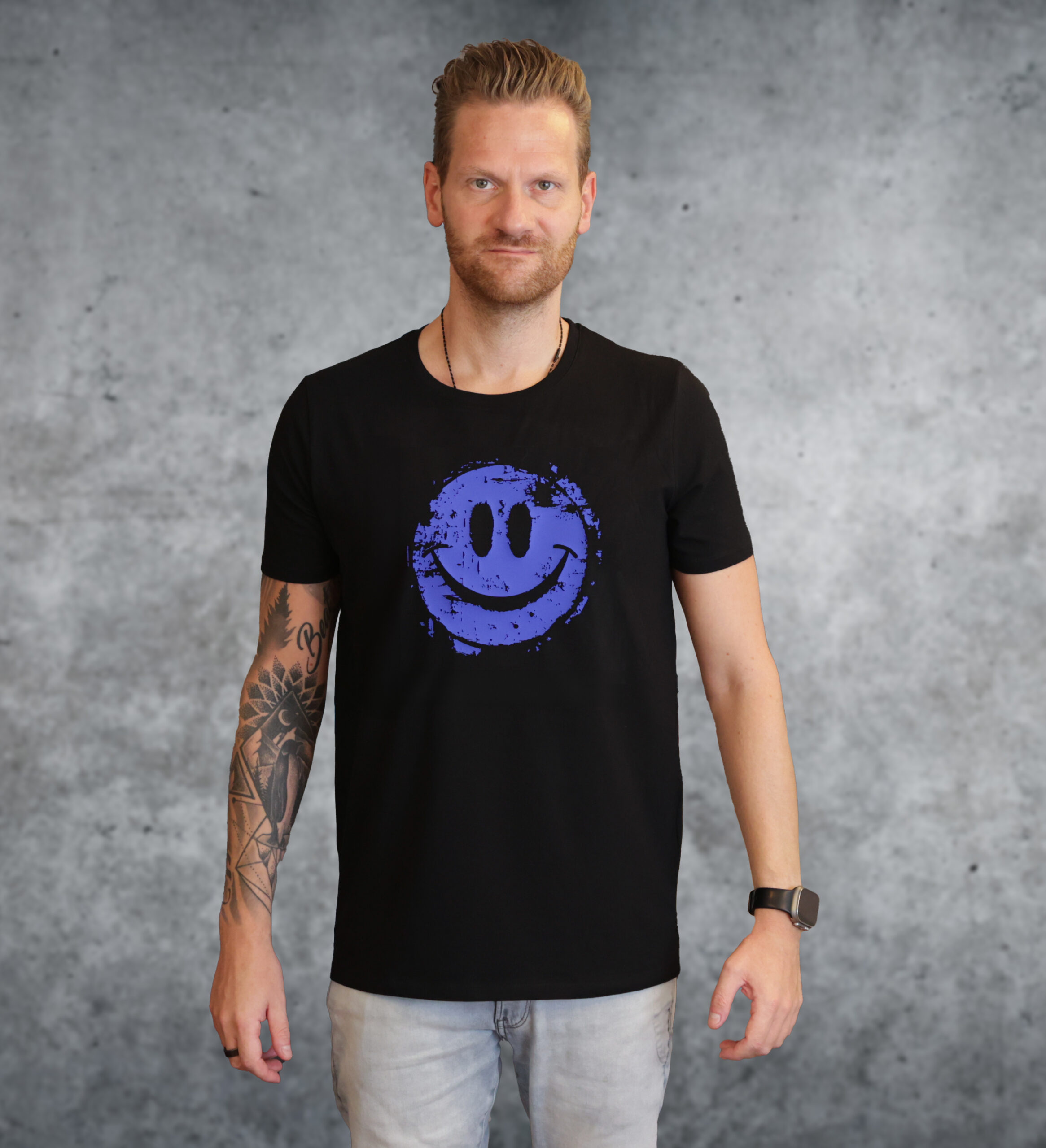 Essential Damaged smiley T-Shirt 190 GSM – Bild 3